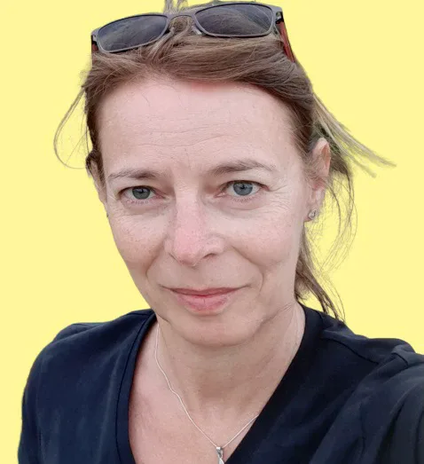 A képen a kolléganő látható