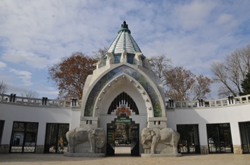 A képen a fővárosi állatkert bejárata látható
